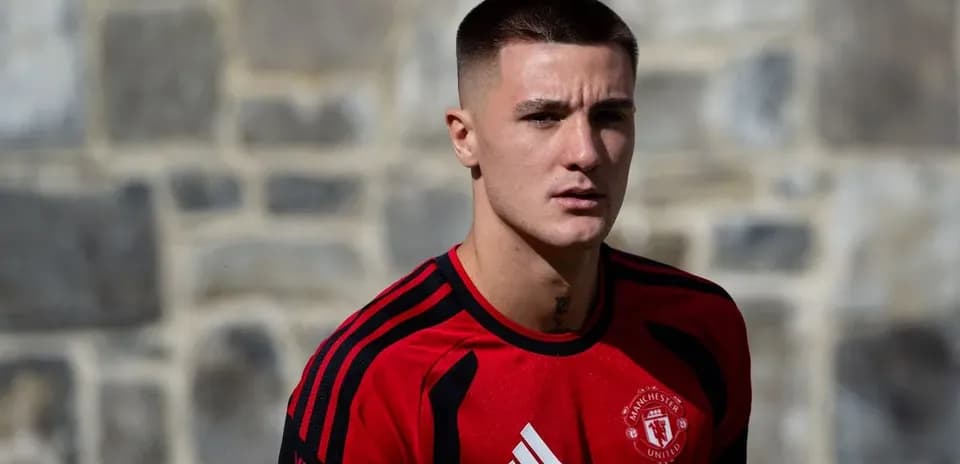Player in Manchester United training kit on pitch