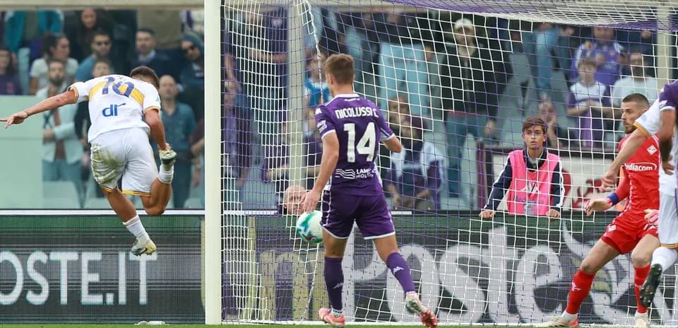 Player shooting at goal during Lecce vs Fiorentina