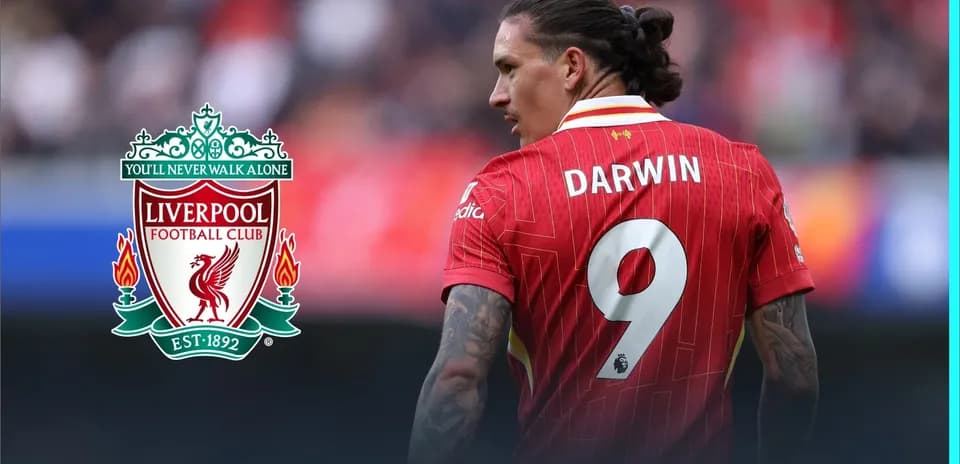 Darwin wearing Liverpool jersey during match