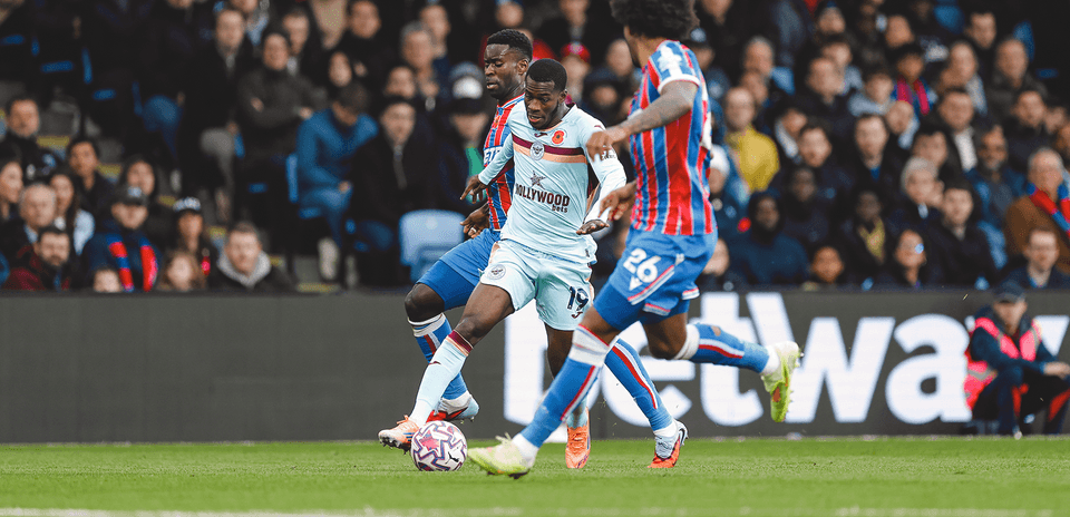 Brentford player dribbling past Crystal Palace defenders