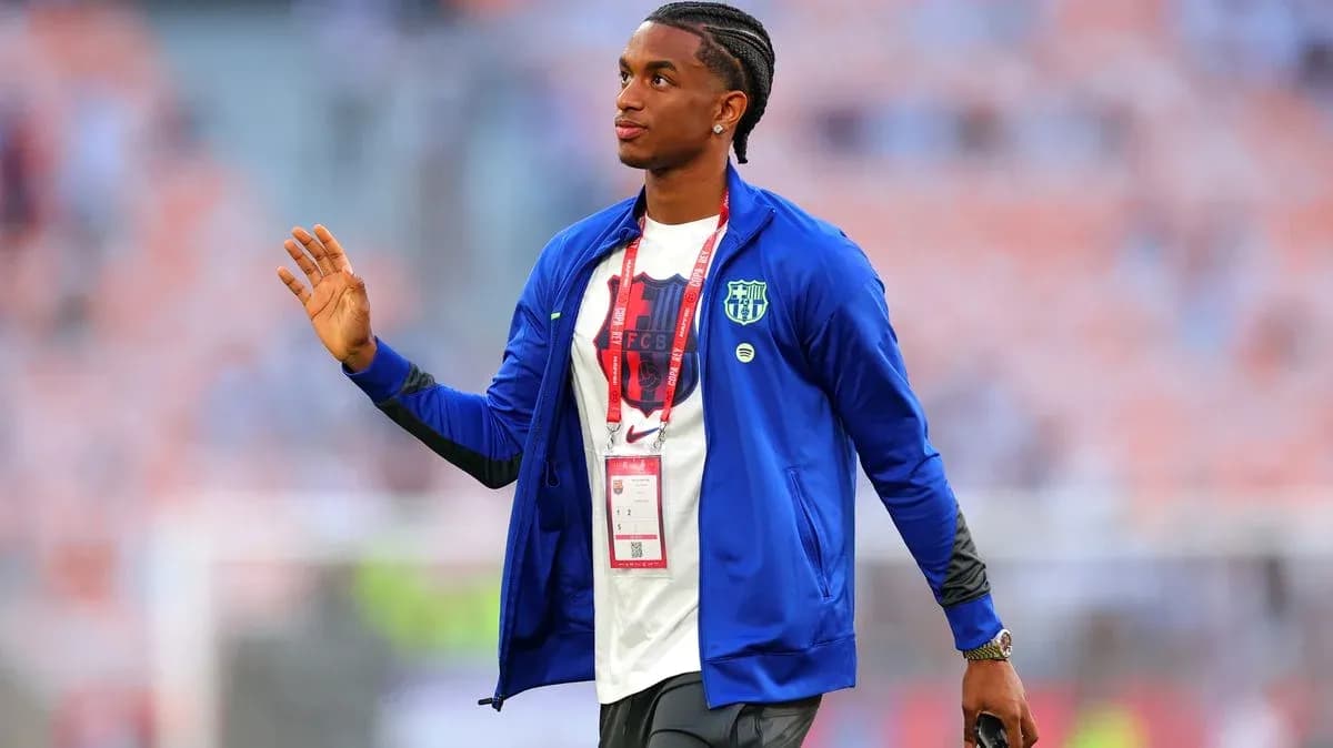 Player greeting fans before the match