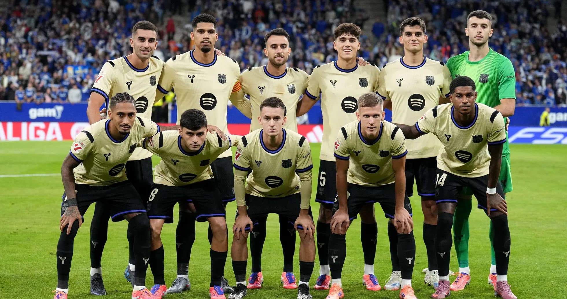 Oviedo players posing before La Liga match