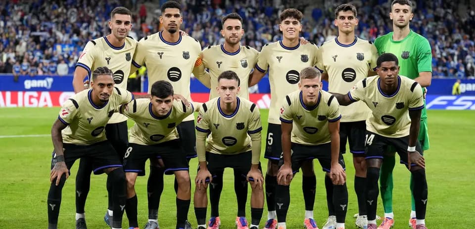 Oviedo players posing before La Liga match