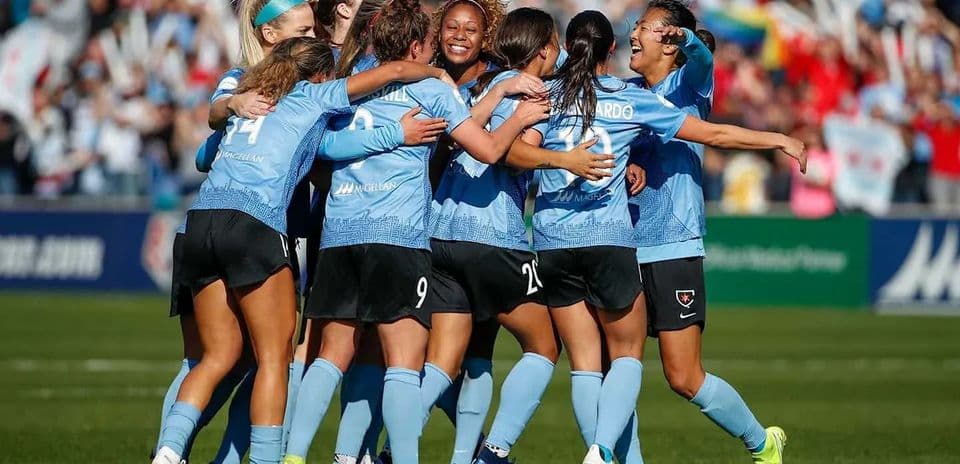 Chicago Red Stars celebrating after a goal