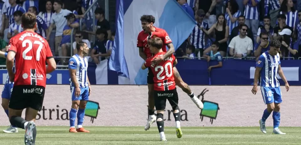 Mallorca players celebrating a goal against Alaves