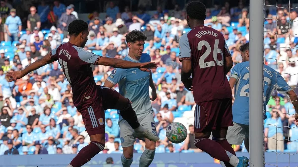 Players contesting during Manchester City vs Aston Villa match