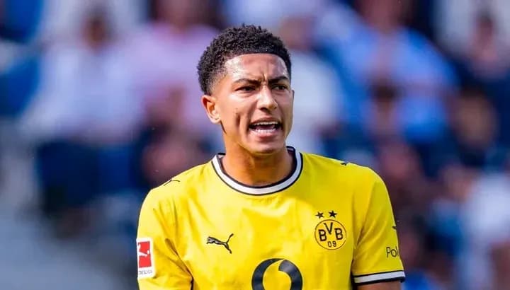 Player in yellow Borussia Dortmund kit on field