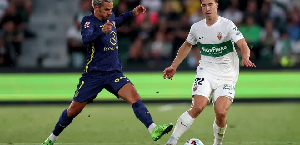 Players competing for the ball during Elche match