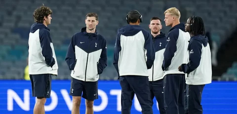 Tottenham players discussing on the pitch pre-match