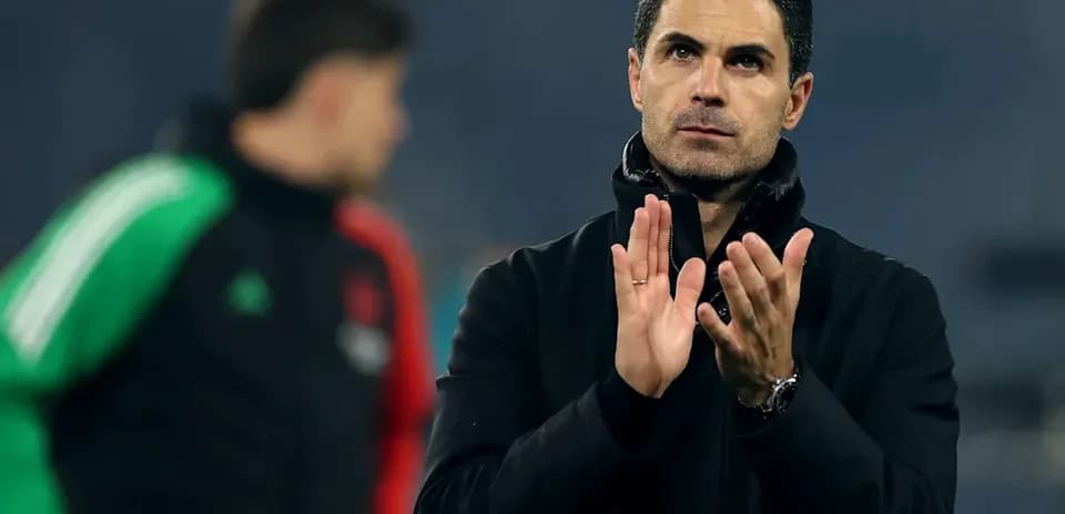 Coach applauding during a training session