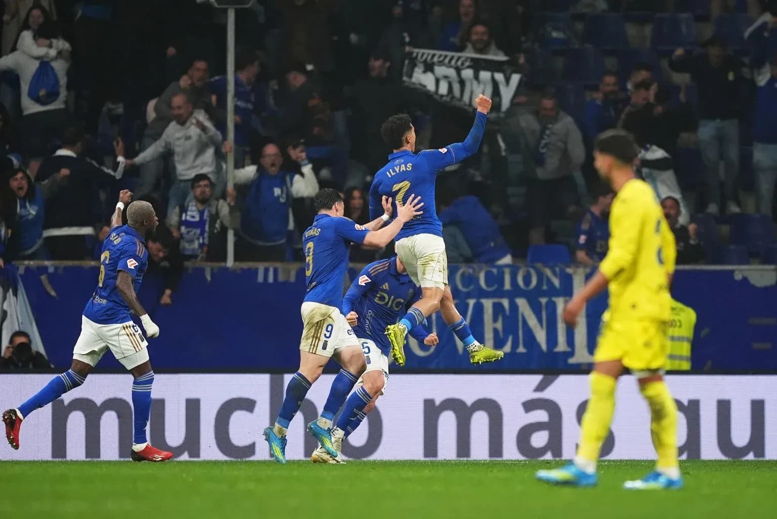 Oviedo players celebrating a goal against Villarreal
