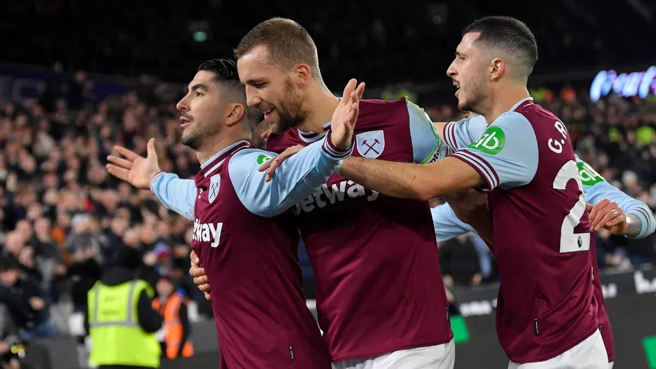 West Ham players celebrating a goal