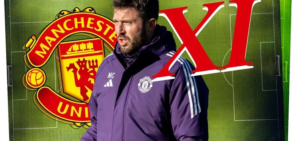 Manchester United coach discussing team lineup