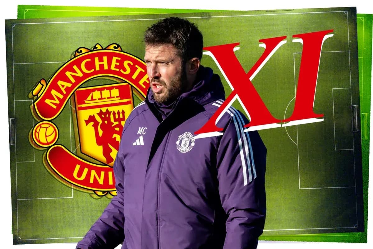 Manchester United coach discussing team lineup