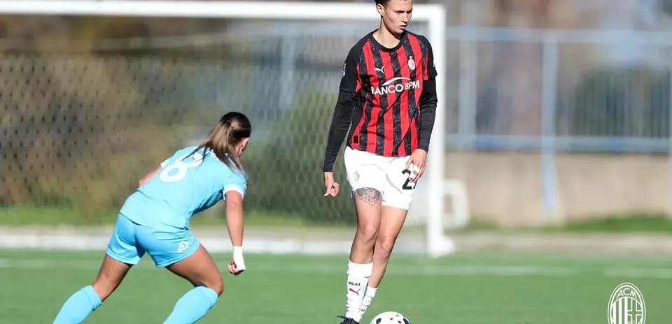 AC Milan player dribbling during match against Napoli