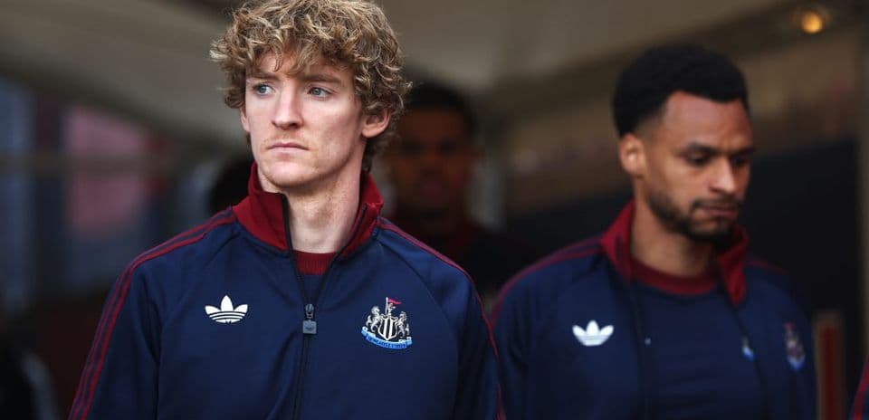 Newcastle players entering the pitch tunnel