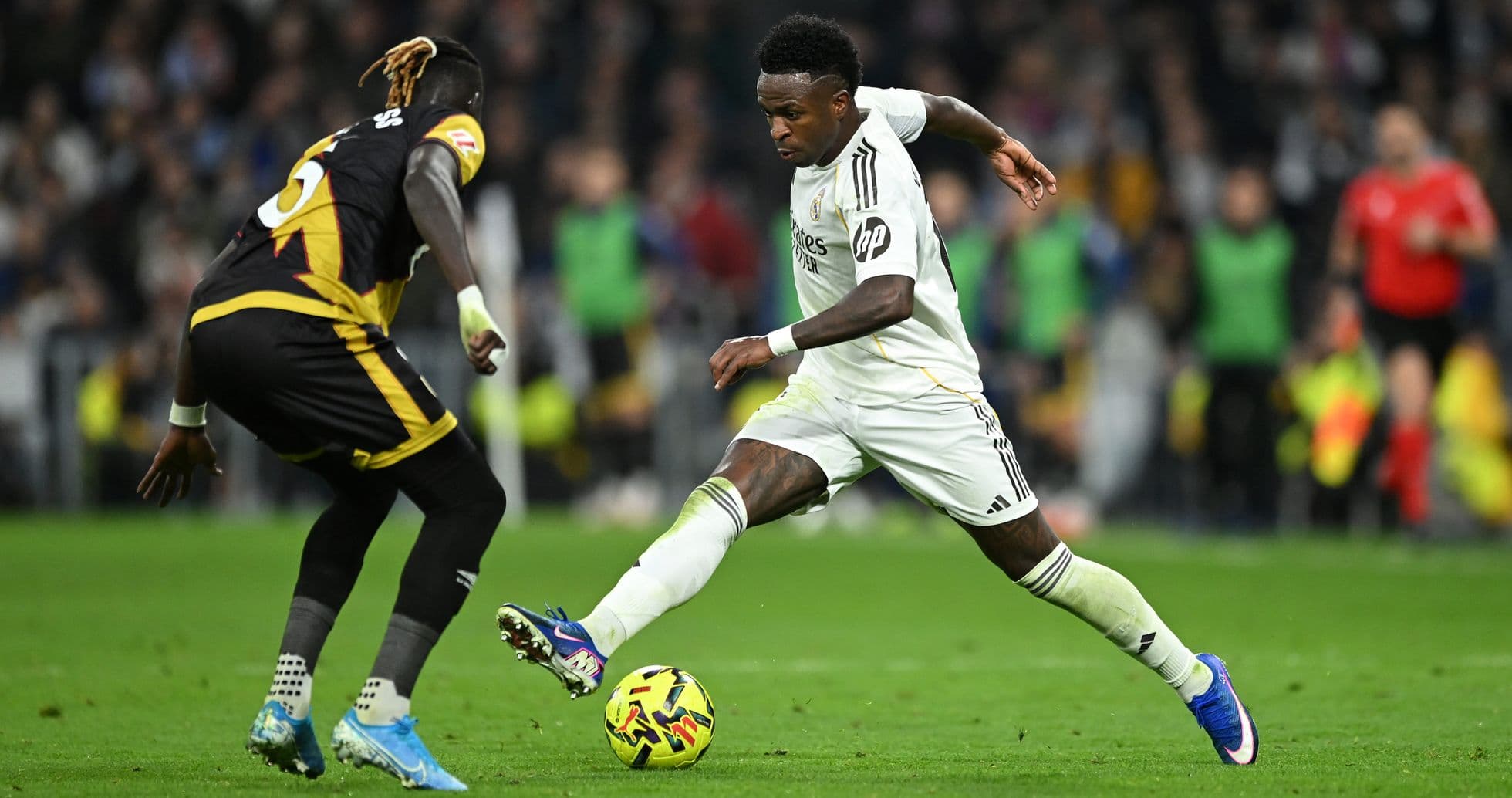 Vinicius Jr. dribbling past Rayo Vallecano defender