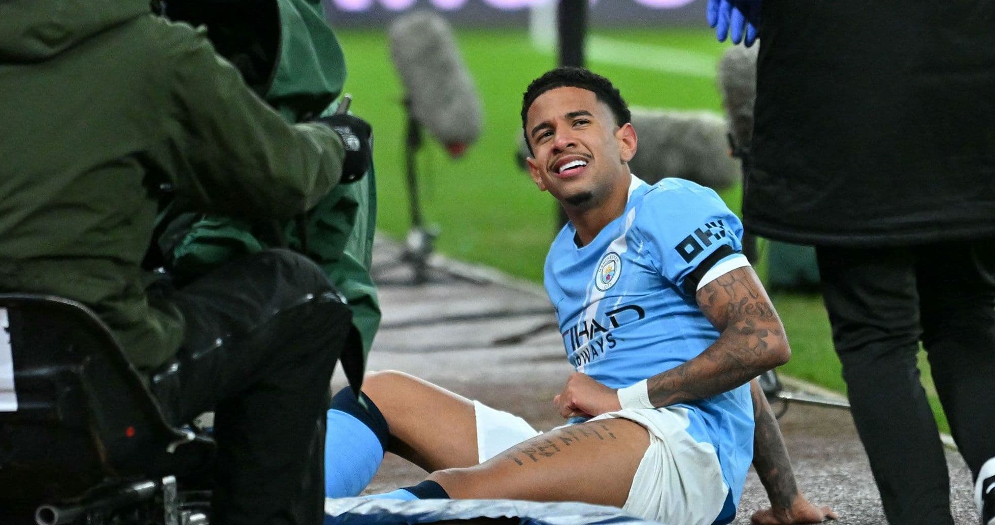 Manchester City Eyes Chelsea Winger Pedro Neto to Replace Tottenham-Bound Savinho