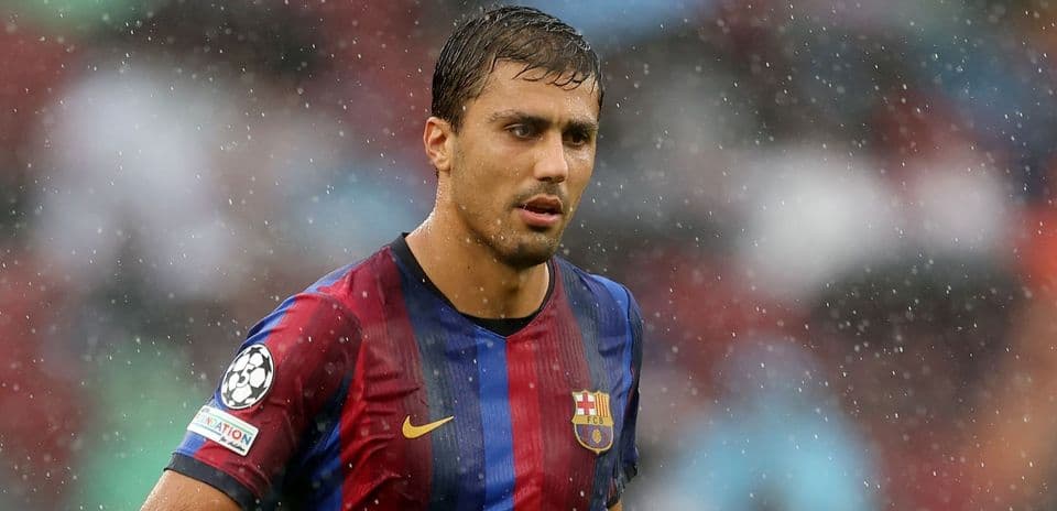 Rodri Apologizes to Valencia After Criticism During Barcelona's 5-0 Victory