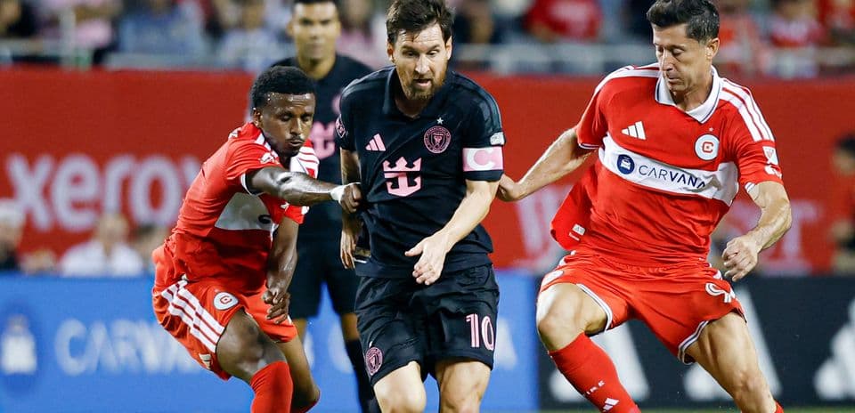 Messi and Lewandowski Shine as Inter Miami and Chicago Fire Draw in Front of Record Crowd