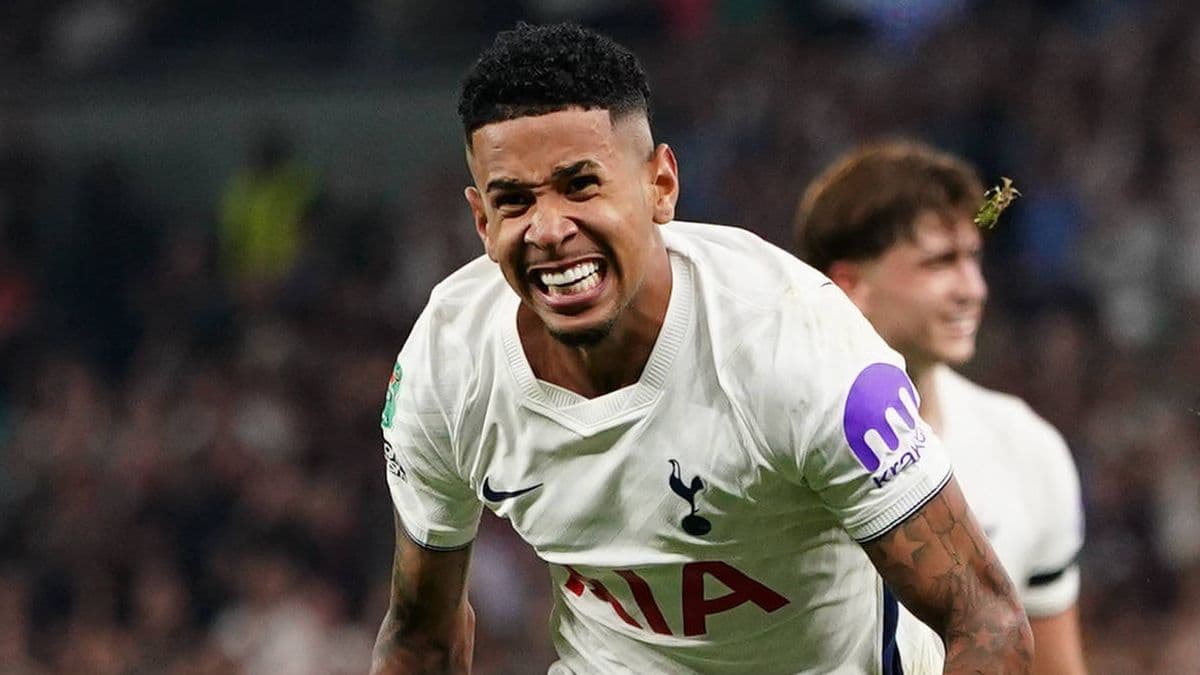 Roberto De Zerbi Sets 10-Goal Target for Savio After Impressive Tottenham Debut
