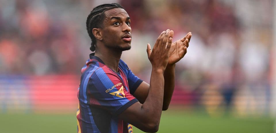 Alejandro Balde Set to Leave Barcelona as Manchester United Initiate Transfer Talks