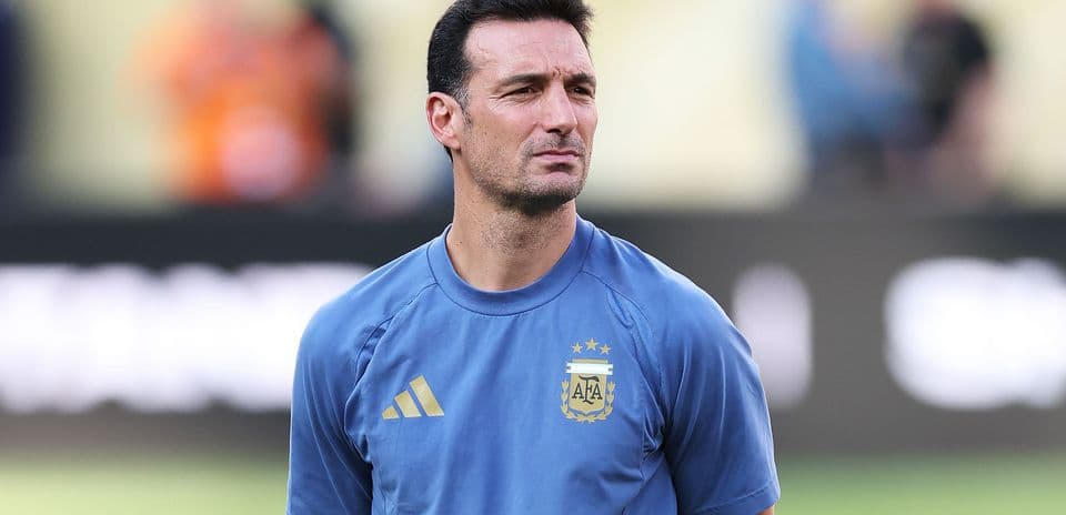 Argentina Players Urge Lionel Scaloni to Extend Contract as Messi’s Farewell Approaches