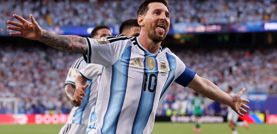Argentina Thrashes Algeria as Messi Matches World Cup Scoring Record