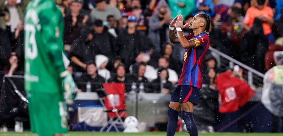 Raphinha’s Hat-Trick Powers Barcelona to 7-2 Win Over Racing Santander