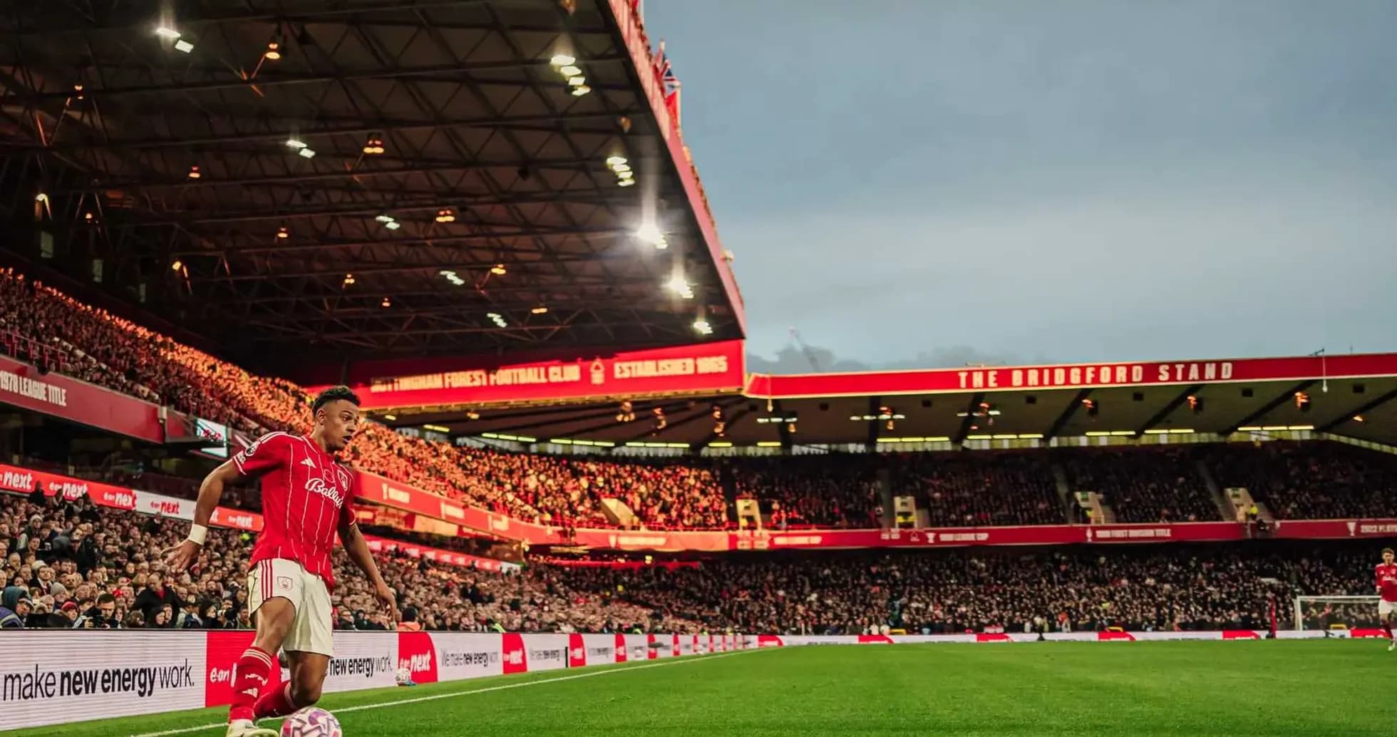 Nottingham Forest player taking a corner kick Nottingham Forest player taking a corner kick