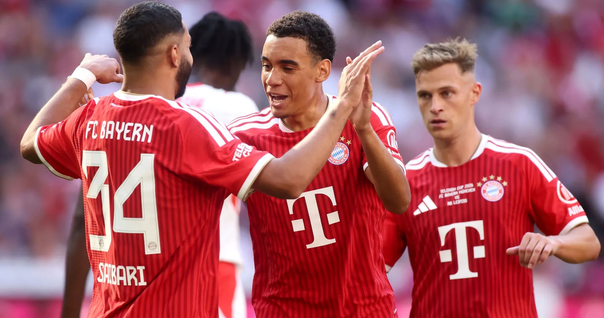 Bayern Munich players celebrating during a match Bayern Munich players celebrating during a match