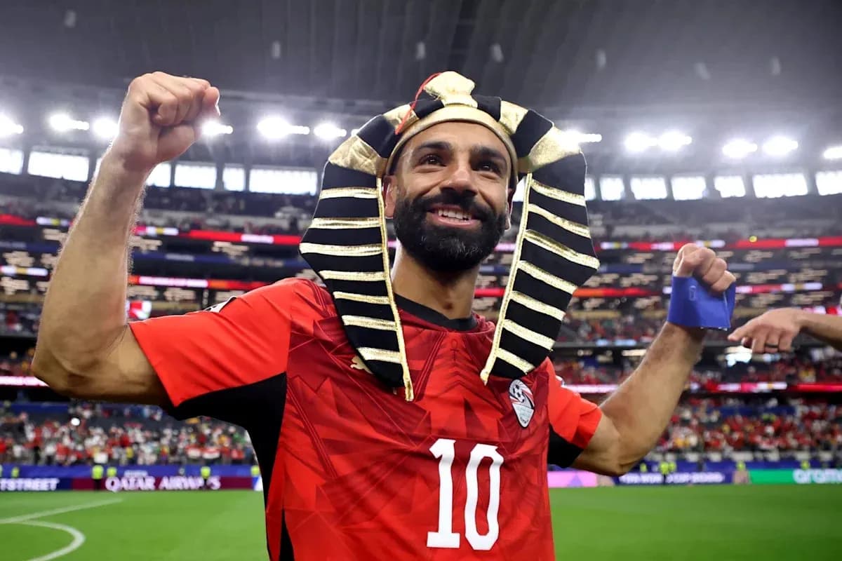 Player celebrating in Egyptian themed headdress Player celebrating in Egyptian themed headdress