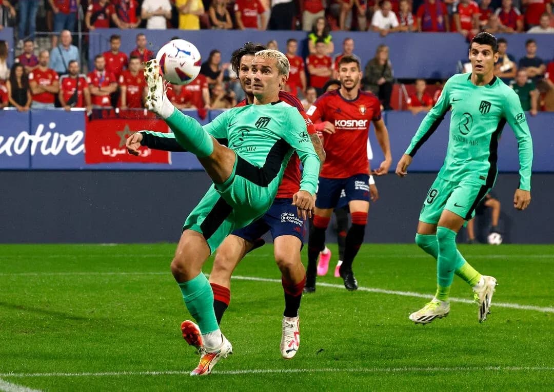 Atletico Madrid player kicking ball against Osasuna Atletico Madrid player kicking ball against Osasuna