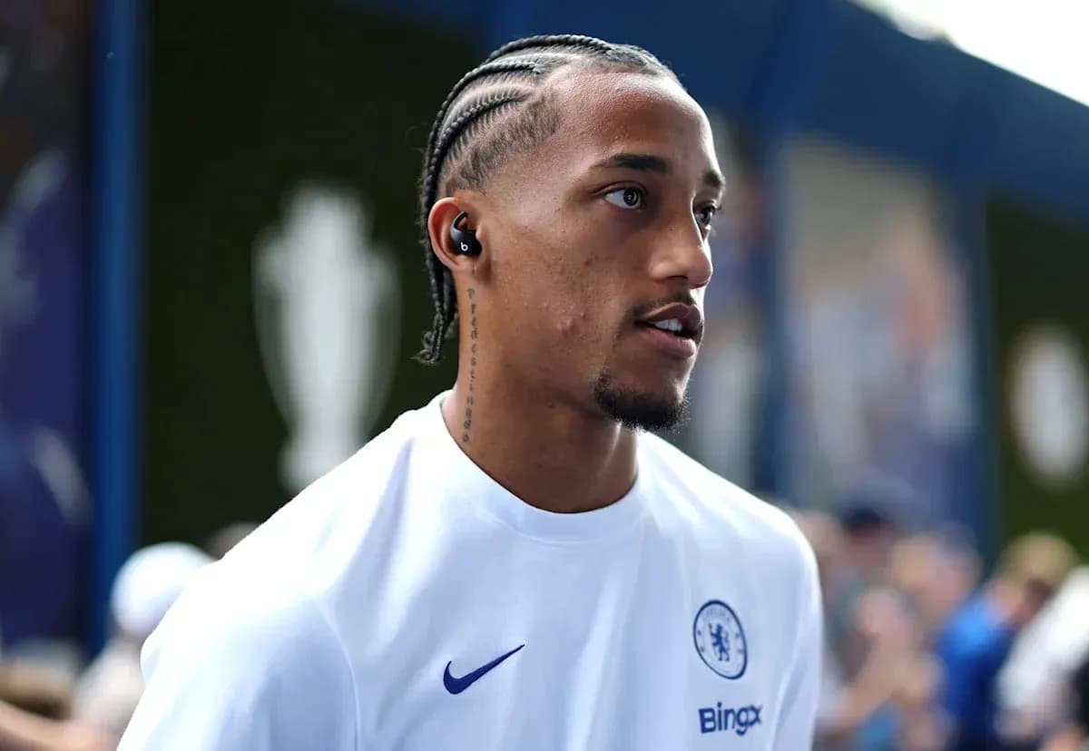 Player wearing Chelsea kit entering the stadium Player wearing Chelsea kit entering the stadium