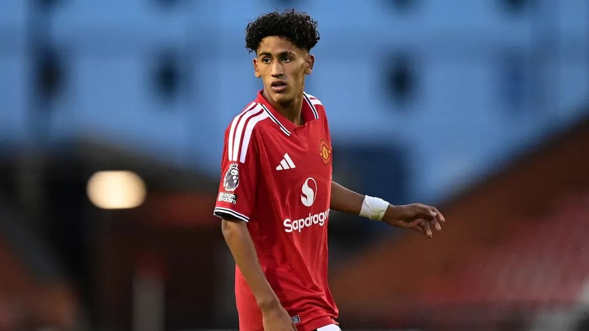 Player in Manchester United kit on the field Player in Manchester United kit on the field