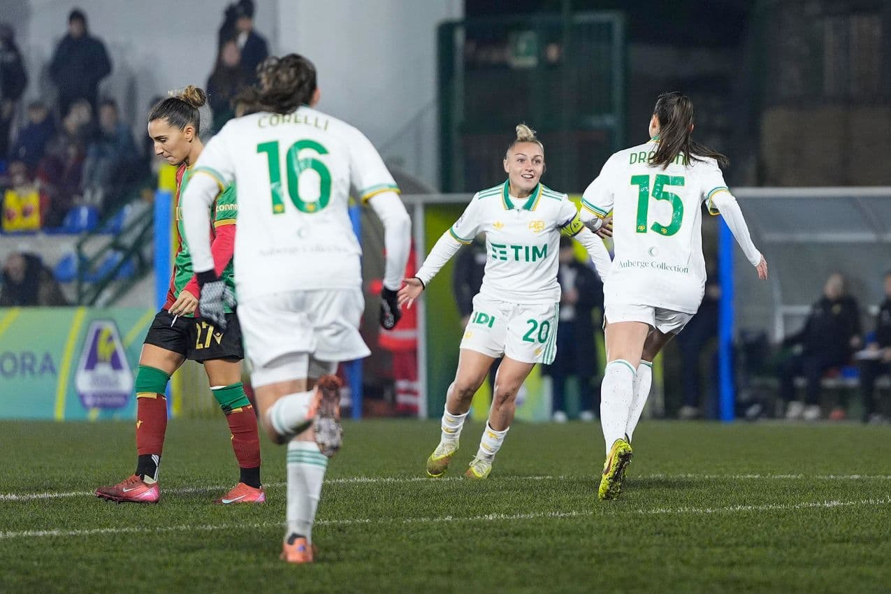 Roma women celebrating a goal against Genoa Roma women celebrating a goal against Genoa