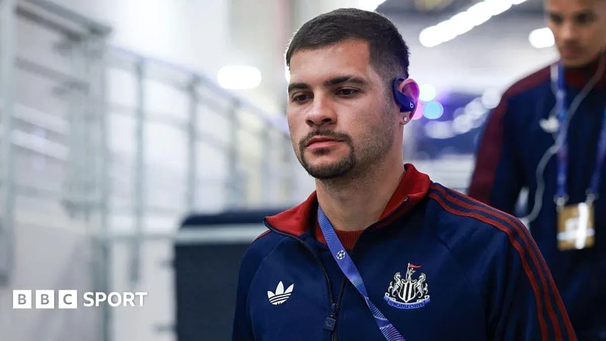 Player arriving at venue wearing team tracksuit Player arriving at venue wearing team tracksuit