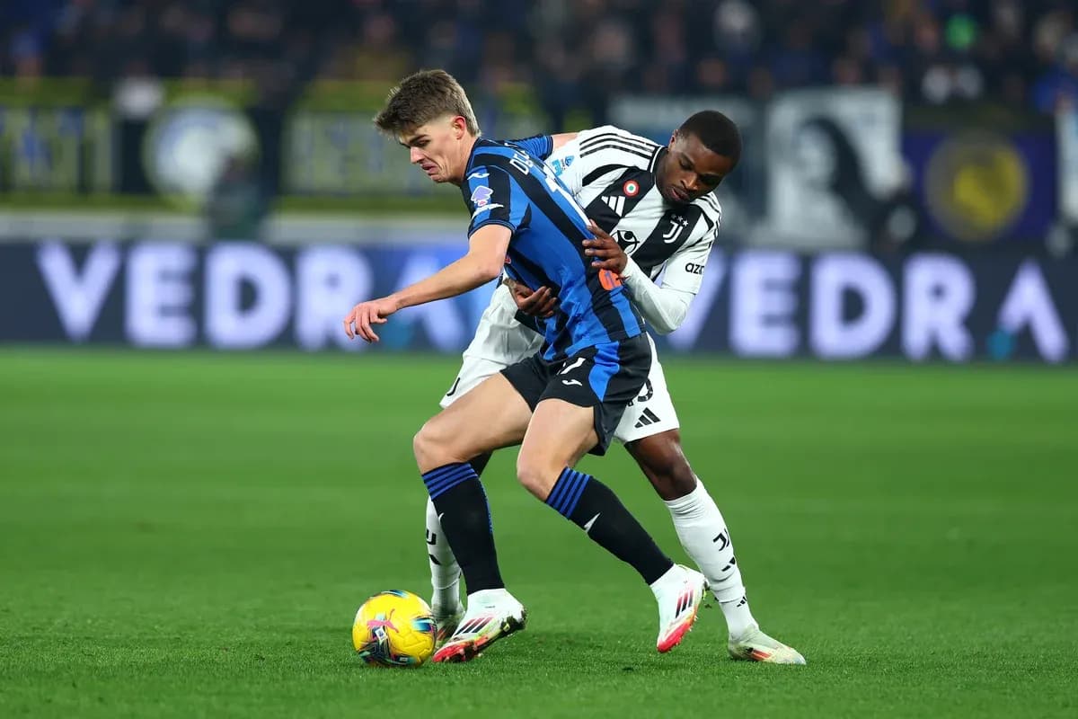 Player contesting for the ball during Juventus vs Atalanta Player contesting for the ball during Juventus vs Atalanta