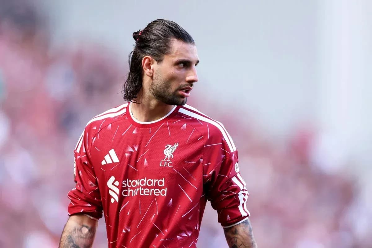Goalkeeper in Liverpool jersey during match Goalkeeper in Liverpool jersey during match