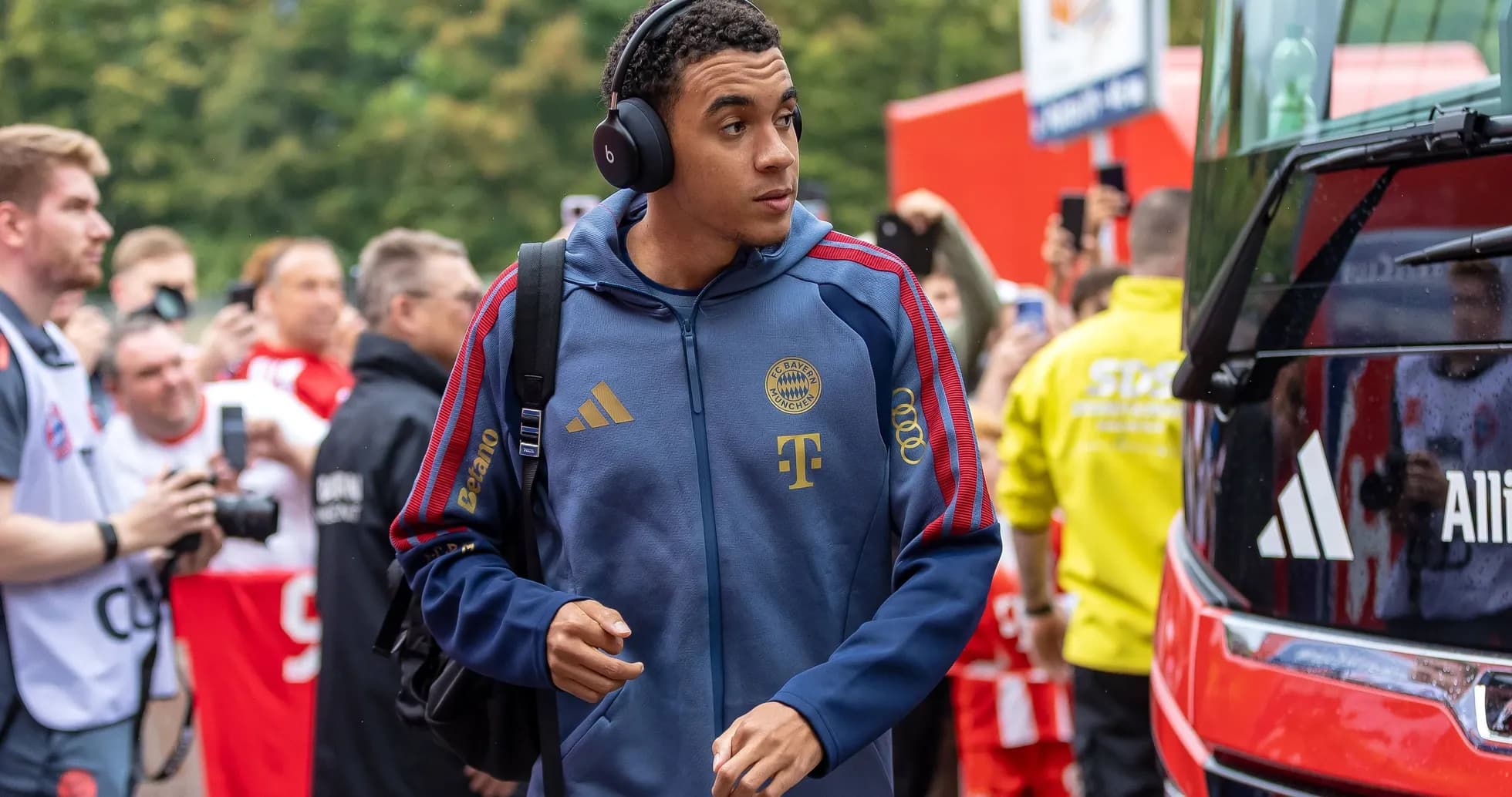 Player arriving at the stadium with headphones on Player arriving at the stadium with headphones on
