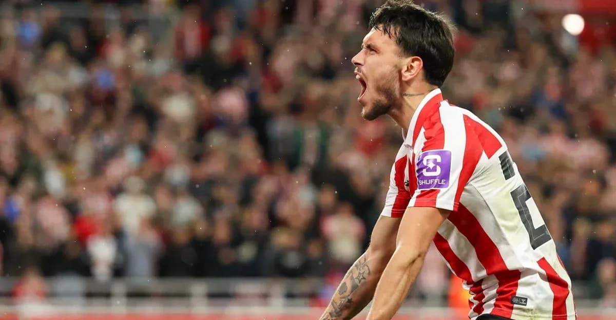 Player celebrating in front of cheering crowd Player celebrating in front of cheering crowd