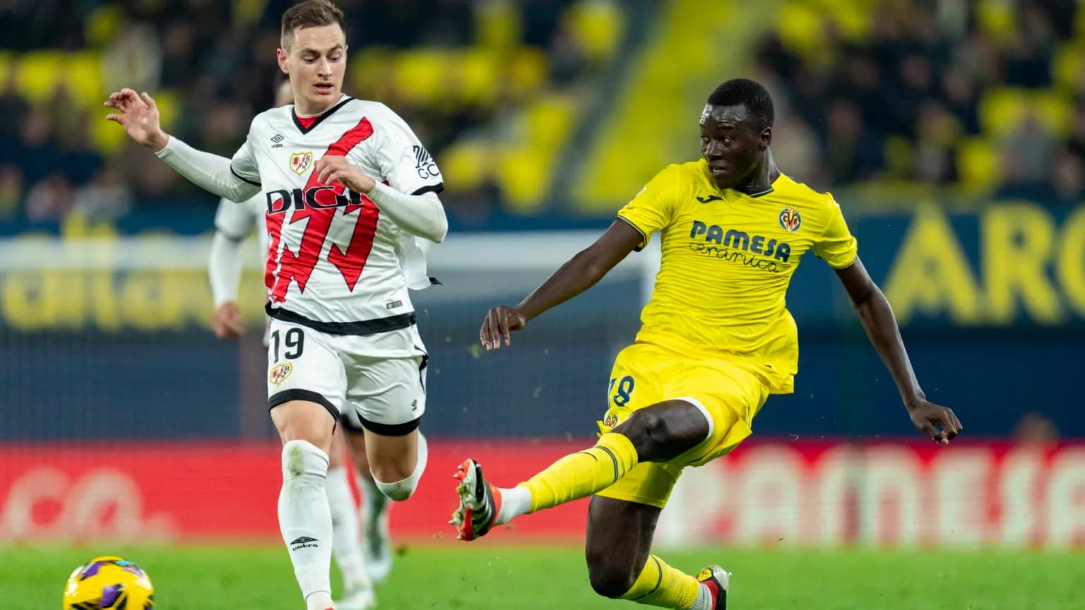 Rayo Vallecano player challenges Villarreal opponent Rayo Vallecano player challenges Villarreal opponent