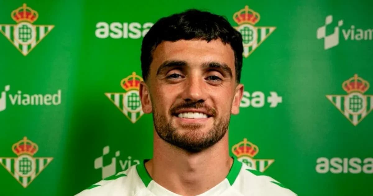 Player posing in front of Real Betis backdrop Player posing in front of Real Betis backdrop