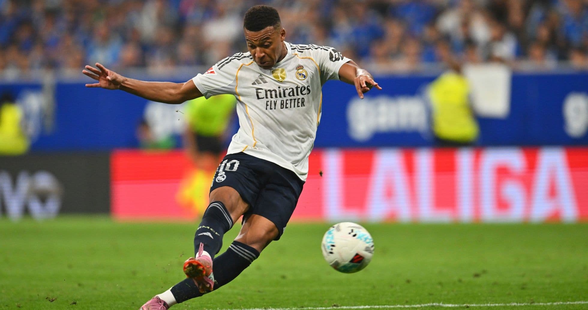 Real Madrid player shooting during La Liga match Real Madrid player shooting during La Liga match
