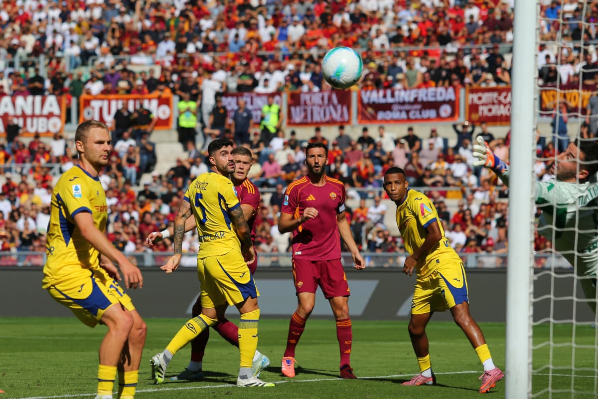 Players watching the ball during Hellas Verona match Players watching the ball during Hellas Verona match