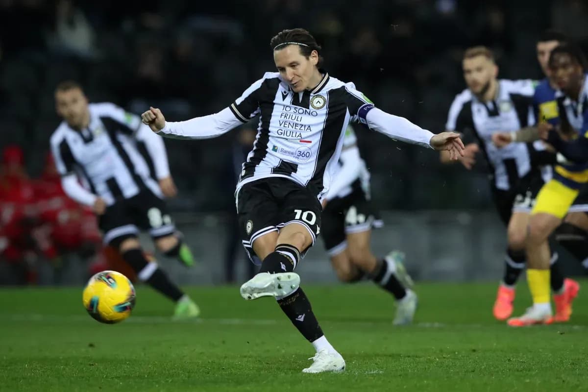Udinese player taking a penalty kick Udinese player taking a penalty kick