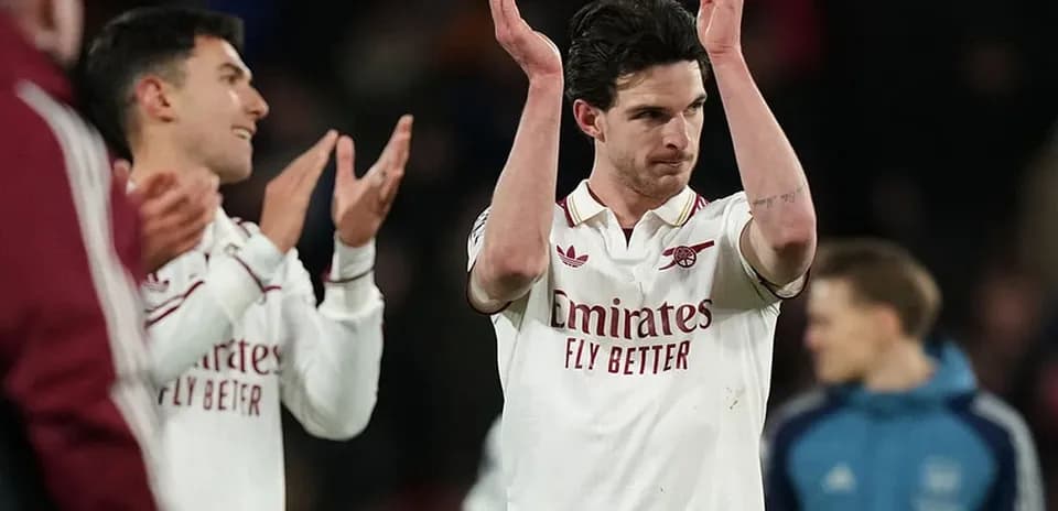 Arsenal players applauding fans after match Arsenal players applauding fans after match