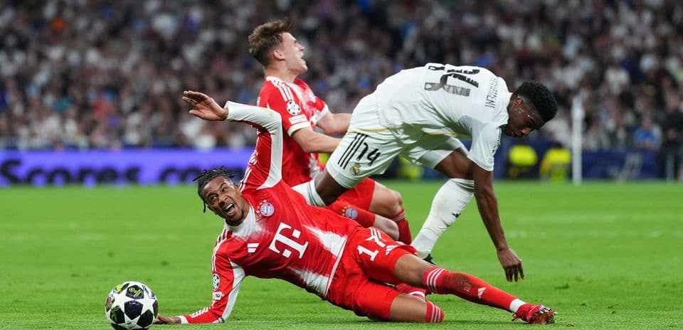 Player falling during Real Madrid vs Bayern match Player falling during Real Madrid vs Bayern match