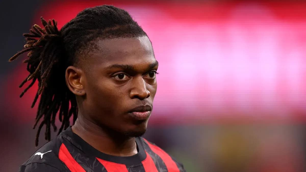 Player in black and red jersey during match Player in black and red jersey during match