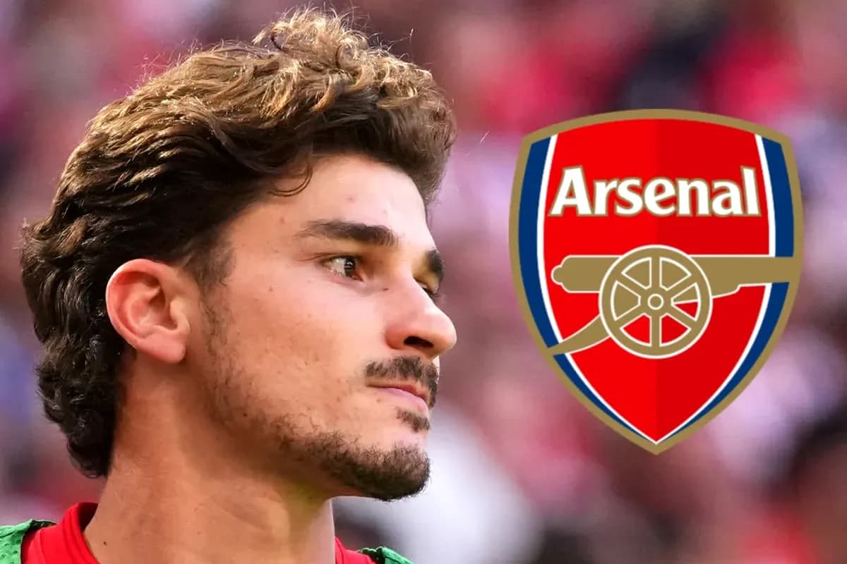 Player in Arsenal kit with club logo background Player in Arsenal kit with club logo background